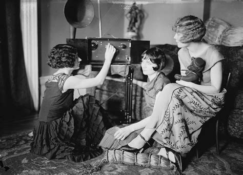  The Newsreel! -  Early Documentary Innovation Captures Everyday Life in the Roaring Twenties